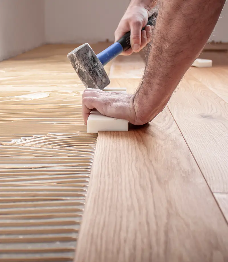 Pose de parquet sur colle